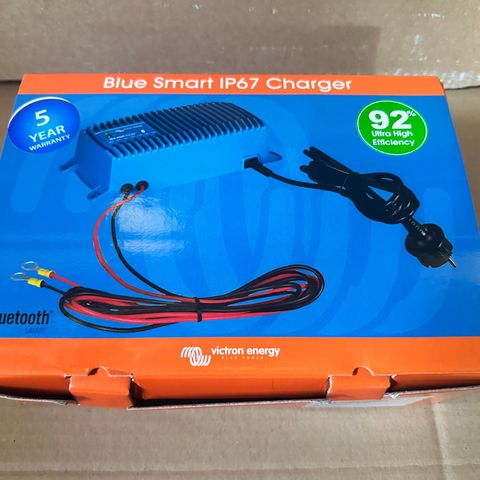 Victron Blue Smart 12v, 25 amp. IP67 Lader