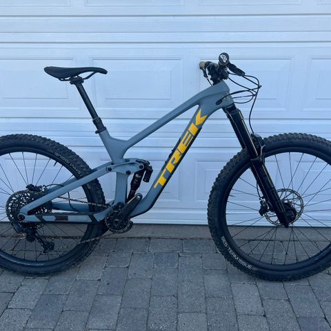 Trek Slash 9.8 GX- Veilpris 77 129,- | 2022 mod - karbonhjul - enduro |