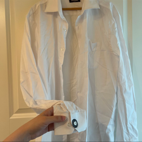 Helt ny dressmann skjorte selges billig - easy care i hvit