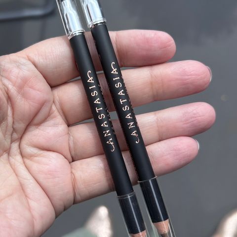 2stk Anastasia Perfect Brow Pencil  200 for begge (Soft Brown og Blonde)