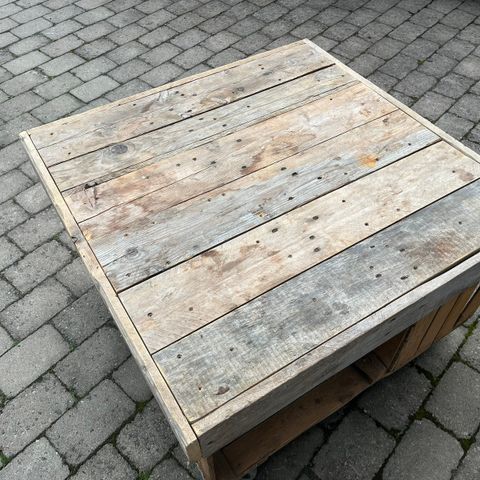 Pallet coffee table