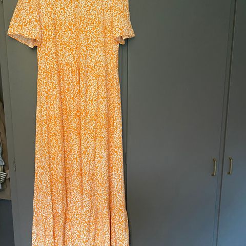 Orange kjole fra only