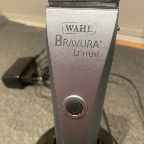 Wahl Bravura Lithium Hårmaskin, negleklipper, 2 børster, førstehjelpskit