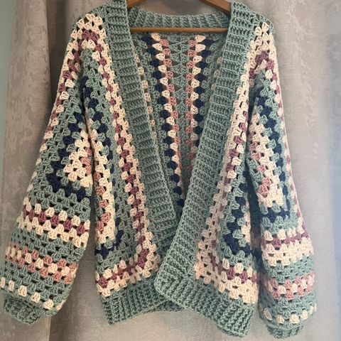 Heklet cardigan, ull