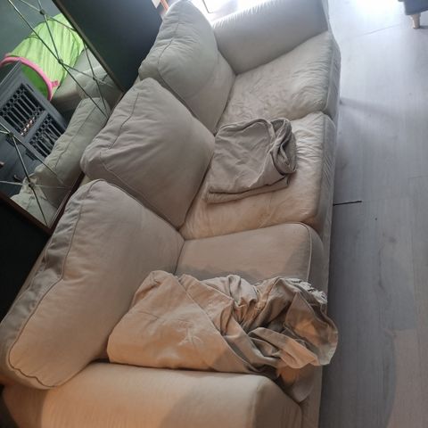 Må hentes SNAREST! Ektorp 3seter sofa