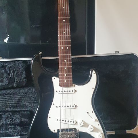 Fender Stratocaster, fender mustang 2, hardcase, loop og tubescreamer