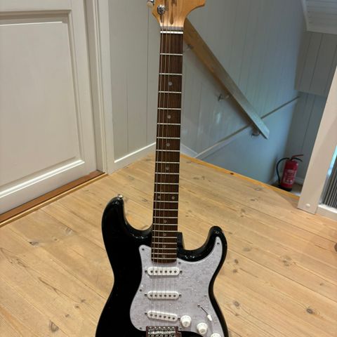 Squier by Fender elektrisk gitar
