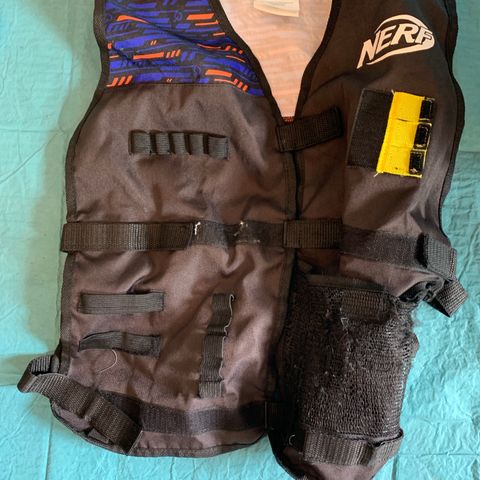 NERF vest til piler og magasin