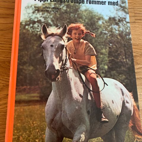 Pippi Langstrømpe rømmer med - bok - 1975