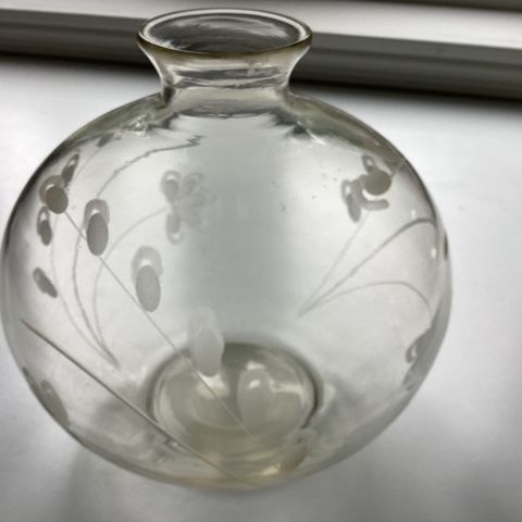 Glassvase sisselert