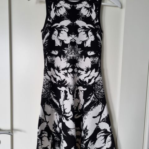 Karen Millen str XS