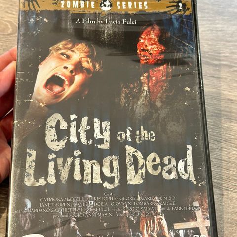 CITY OF THE LIVING DEAD (1980) - Ny i plast!