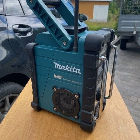 MAKITA DMR110 18V DAB+ RADIO MED 3AP BATTERI