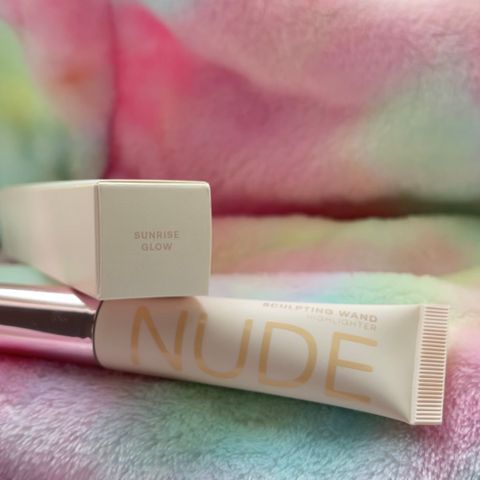 Nude Beauty - Wand Highlighter