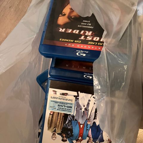 RESERVERT Pose med Blu -ray filmer gis bort samlet