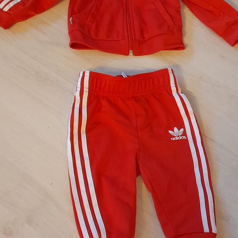 Adidas baby klær