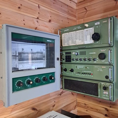 Sailor Radio og  Simrad Ekkolodd