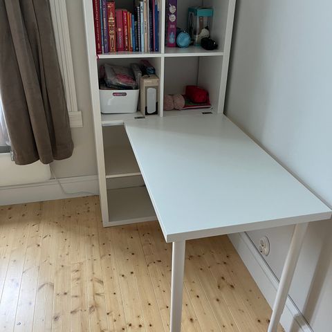 Hylle med bordkombinasjon, 77x139x147 cm / Desk and bookcase