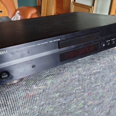 Yamaha Natural Sound Compact Disc Player CDX-397 Mk 2