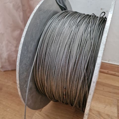 Rull med wire, ca 1.8 mm