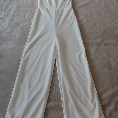 Lulus -hvit  jumpsuit med stretch
