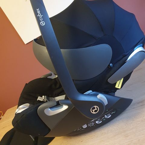 Cybex Cloud Z i-Size bilstol i svart (uten base)