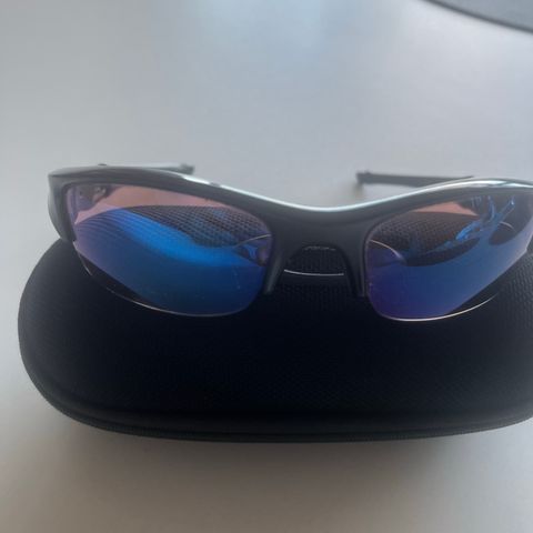 Oakley solbrille kr 750