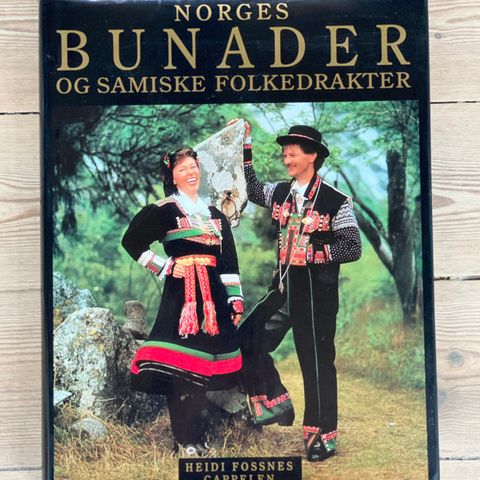 Norges bunader og samiske folkedrakter - bok