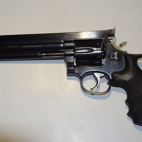 Smith & Wesson mod 586 357 mag.  6`