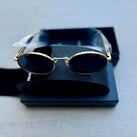 Helt nye ubrukte Prada solbriller -RESERVERT