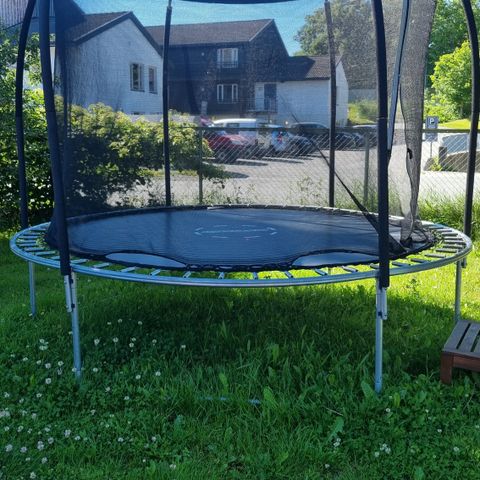 Trampoline,  gis bort mot henting