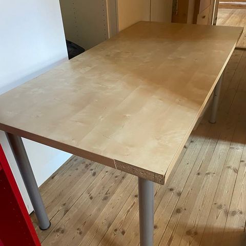 Skrivebord IKEA