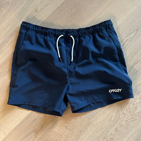 Oakley shorts herre