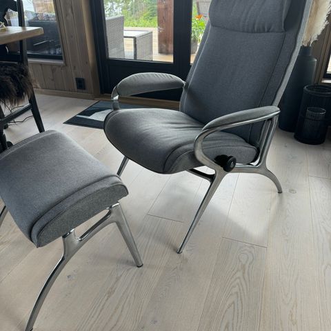 Ekornes Stressless James med skammel