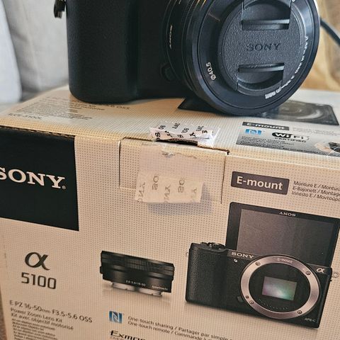 Sony Alpha 5100 with original box and some extras