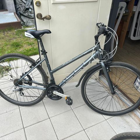 Jeg skal selge 2 sykler 28’. 600 kr pr stk