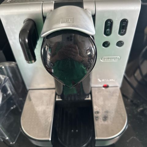 Nespresso Delonghi Lattissima kaffemaskin kapsler melkesteamer