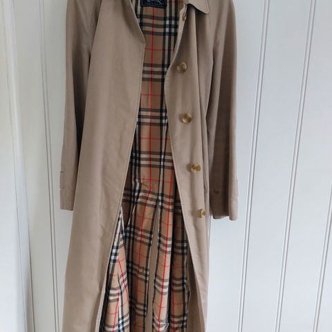 Burberry trenchcoat