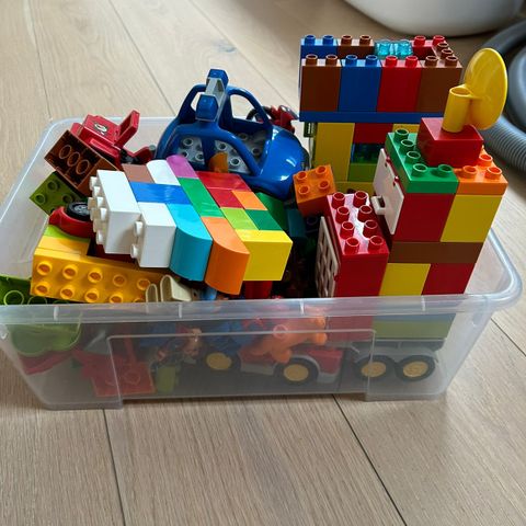 Boks med lego duplo