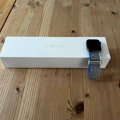 Apple Watch series 4 44 mm. Se beskrivelse.