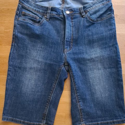 Jeansshorts dame i str 40 selges