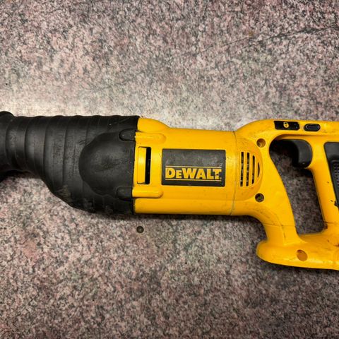 DeWalt DC380 bajonettsag 🔧