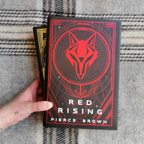 Red Rising + Golden Son Fairyloot Iron editions - liten skade