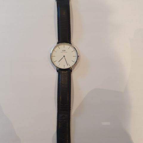 Dameklokke fra Daniel Wellington