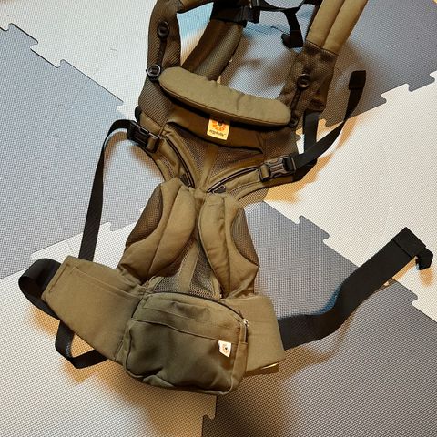 Ergobaby Omni 360 (Forelsket og god stand) Cool Air Khaki Green