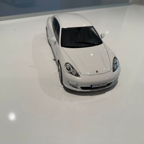 1/18 Porsche Panamera