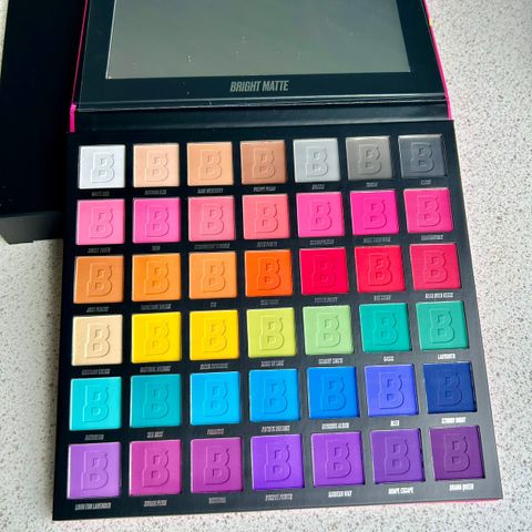 By BEAUTY BAY Bright Matte 42 Colour Palette - helt nytt og ubrukt