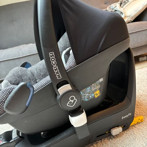 Bilstol/Babystol -Maxi cosi pebble plus med 2wayFix