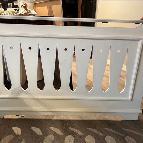 2 hvite radiatorskjulere 125x79