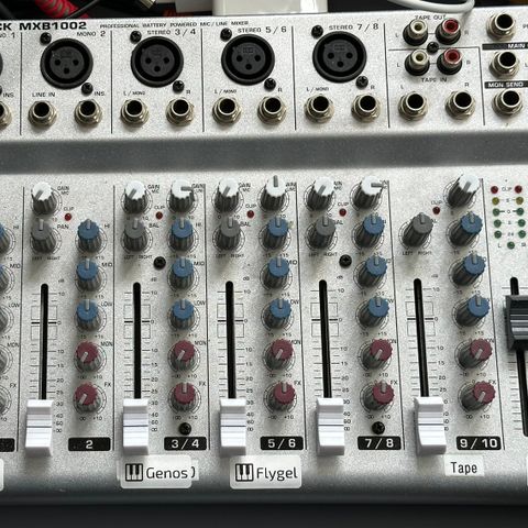 Behringer Eurorack MXB1002 mixer